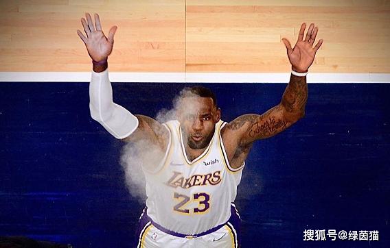  詹姆斯生涯总分突破四万分里程碑  