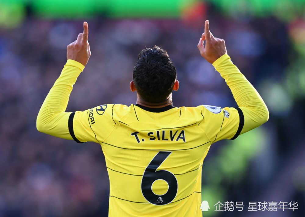  曼城绝杀登顶积分榜榜首  