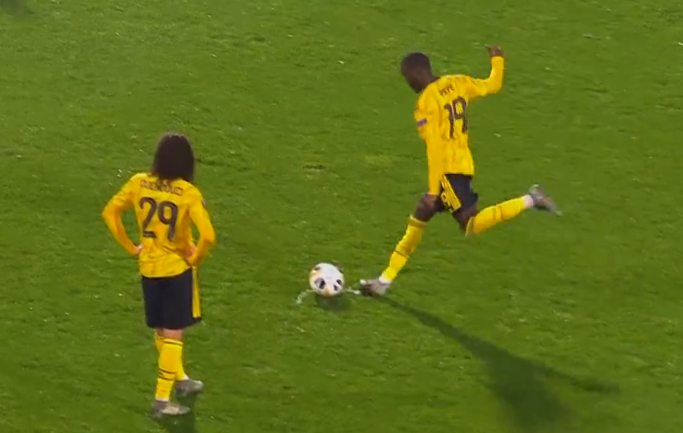  奥格斯堡补时绝平劲旅，保级路上看见曙光